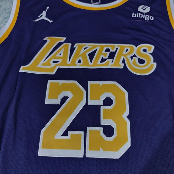 NBA Los Angeles Lakers LeBron James #23 Jersey - Picture 3 of 6